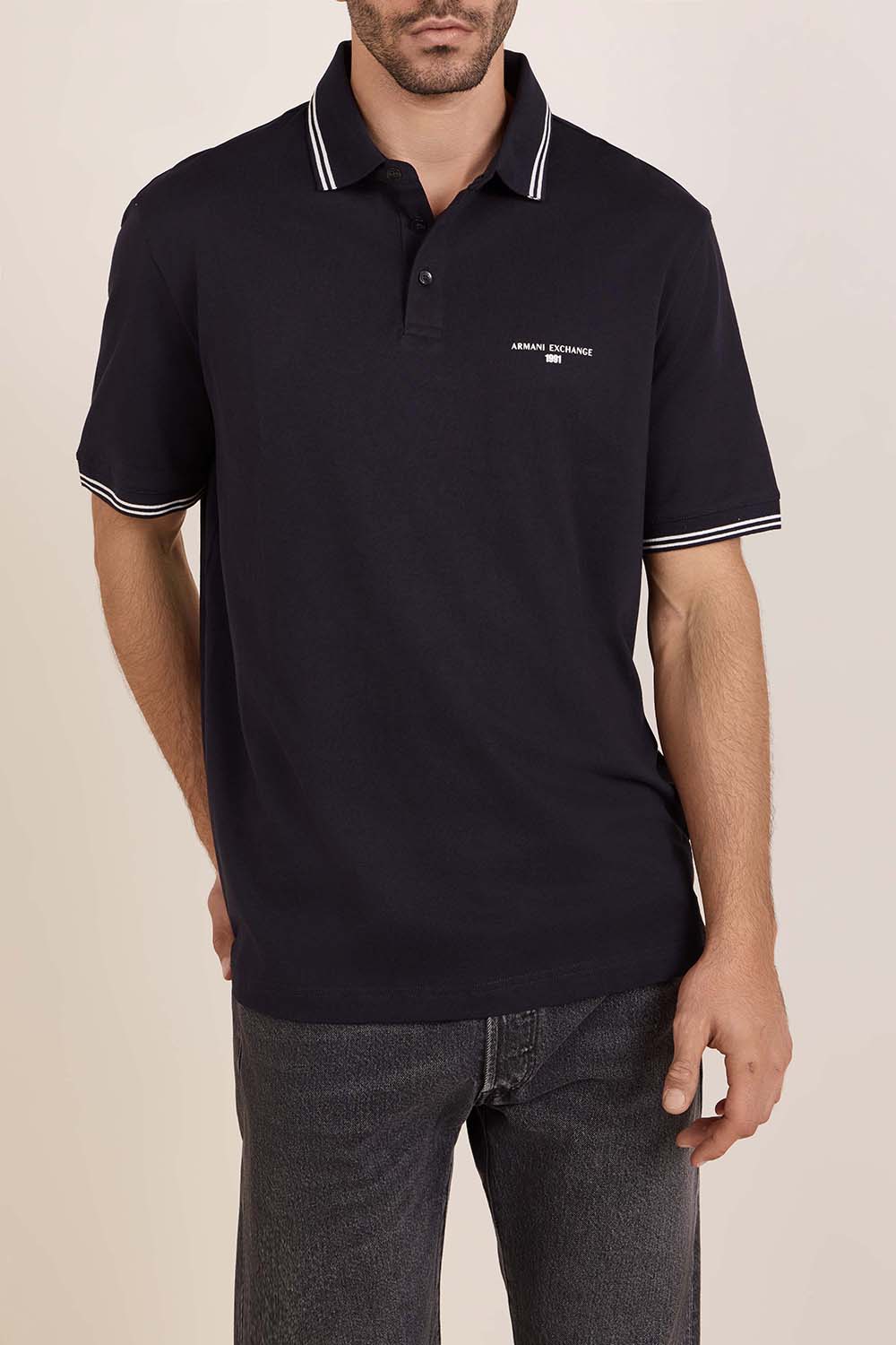 תמונת דוגמן קידמית של חולצת טי