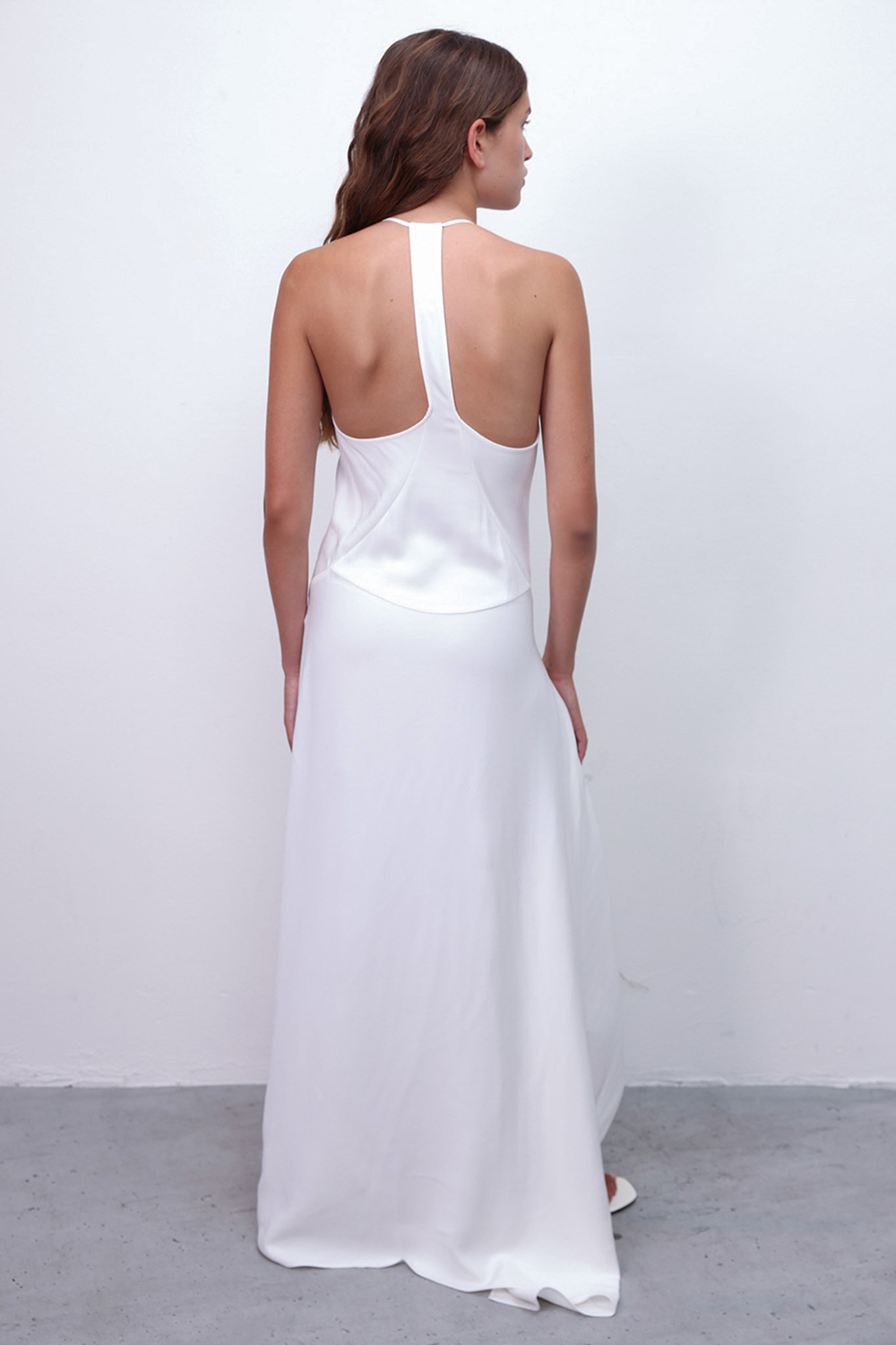 תמונת דוגמן אחורית של שמלת מקסי ישרה