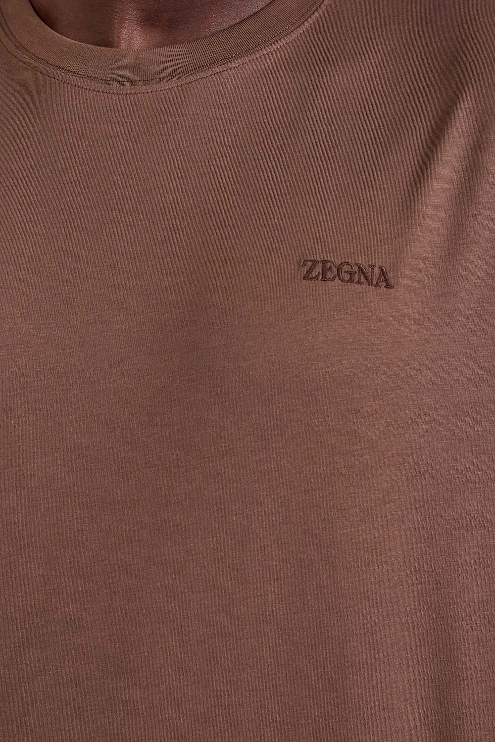 תמונת תקריב דוגמן של חולצת טי