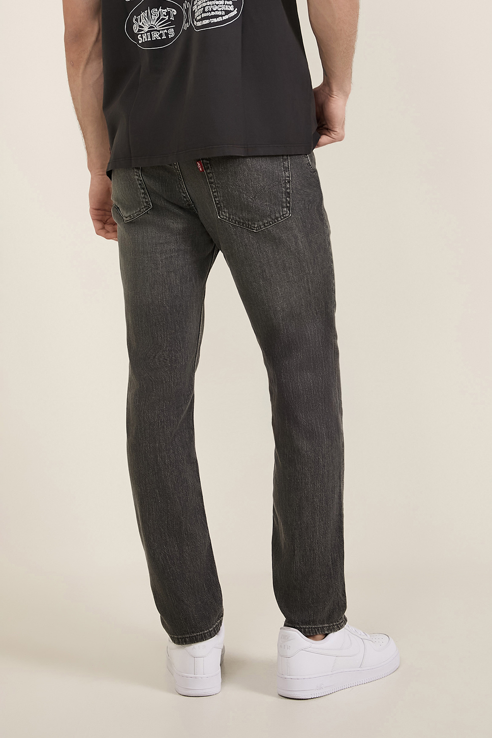 תמונת דוגמן אחורית של מכנסי ג'ינס סלים פיט 511