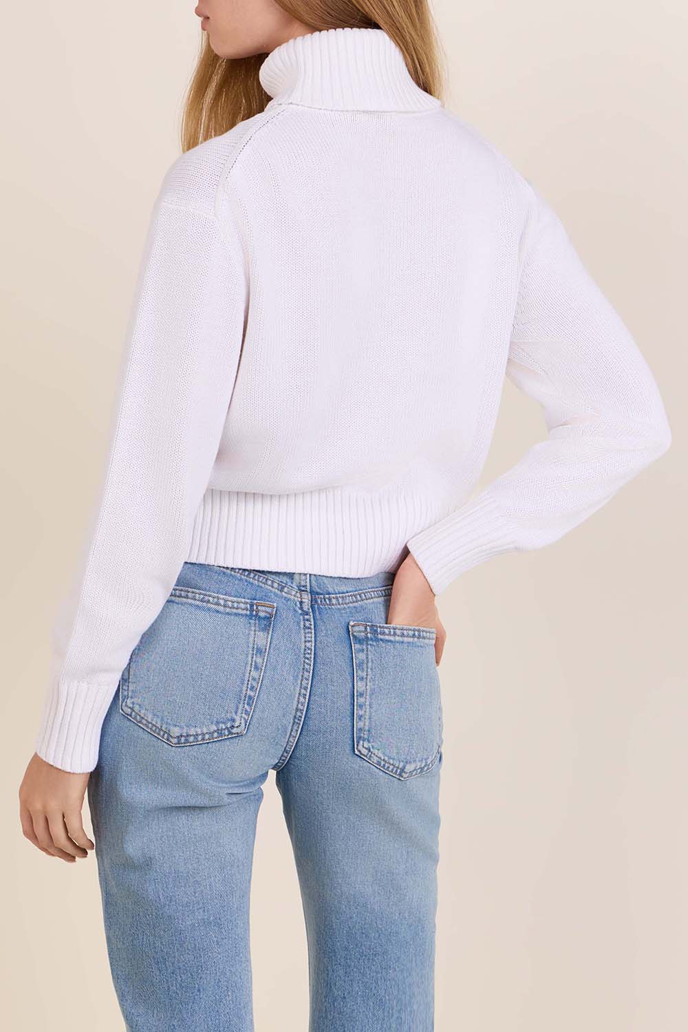 תמונת דוגמן אחורית של סוודר גולף