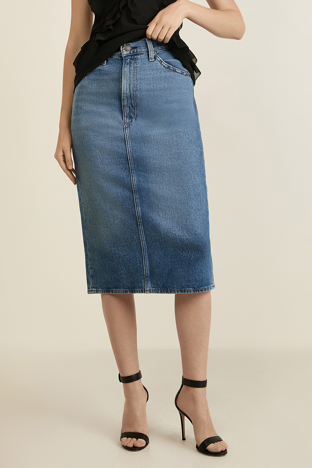 תמונת דוגמן קידמית של חצאית עיפרון