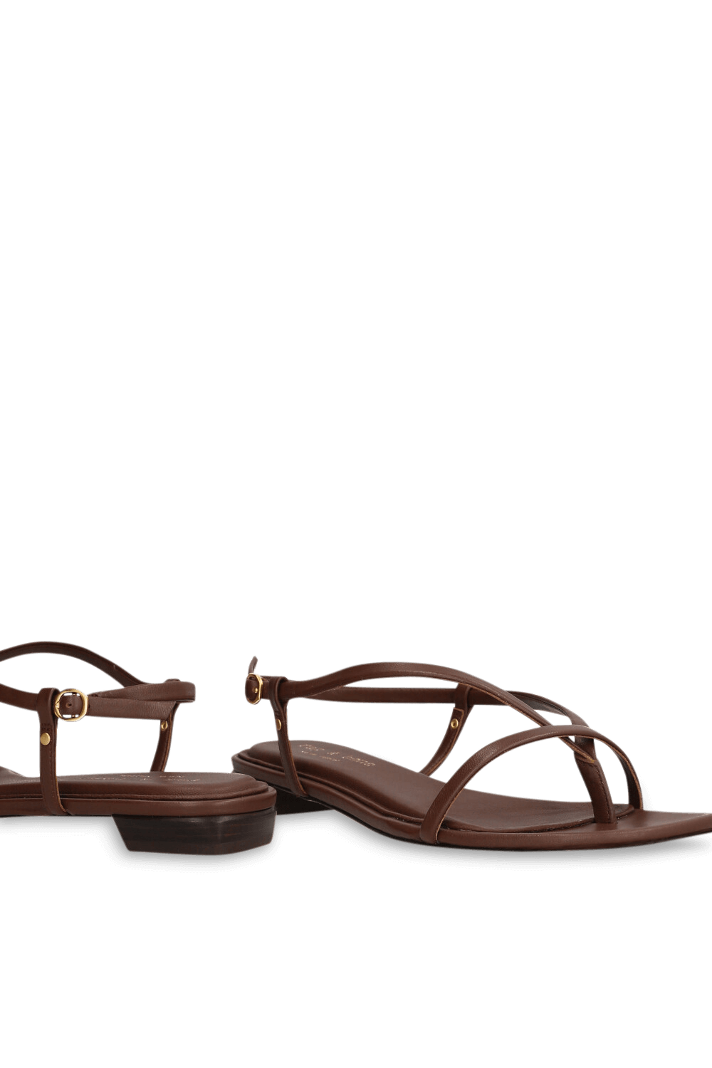 תמונת תקריב של סנדלי סלינג בק