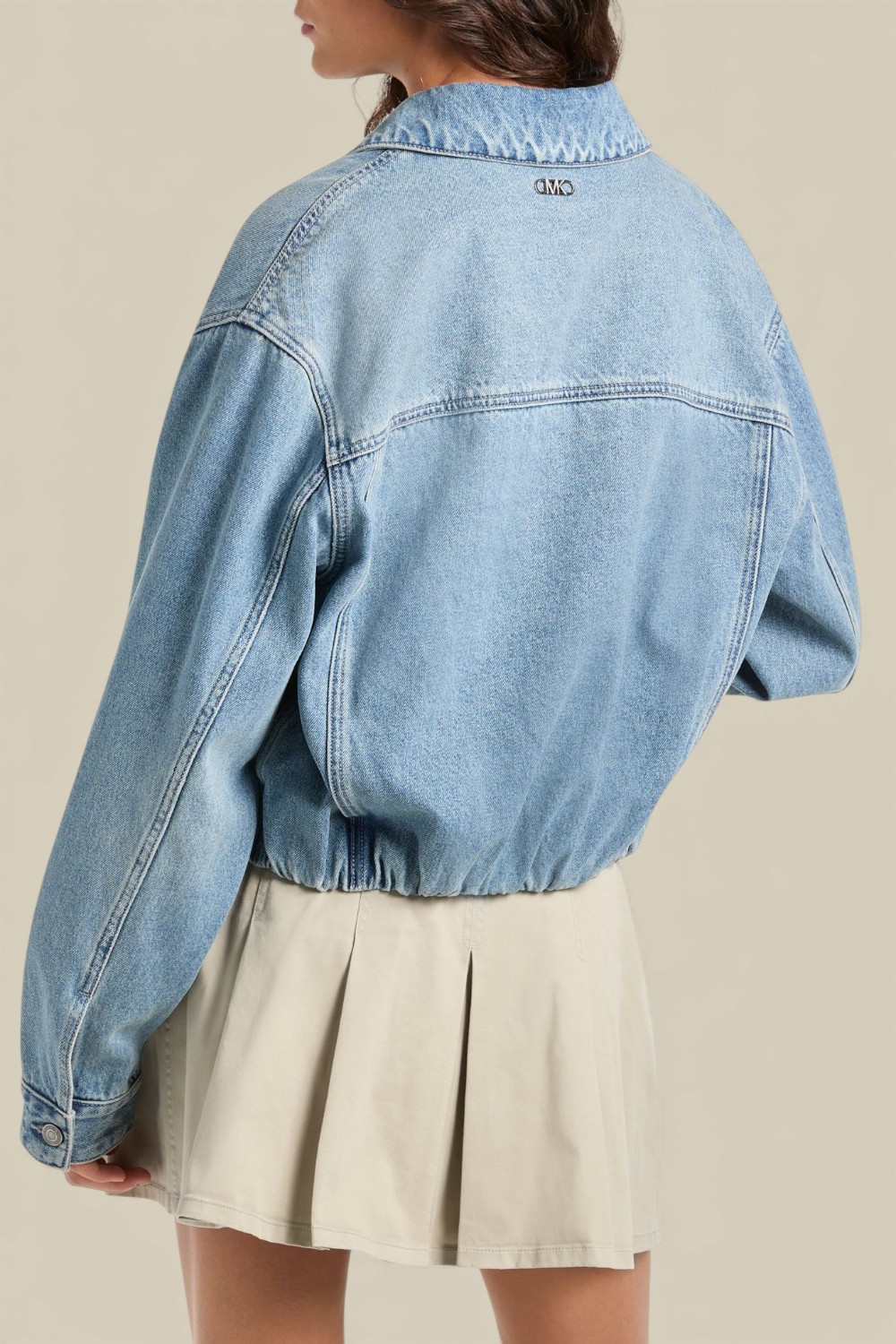 תמונת דוגמן אחורית של ז'קט דנים בומבר