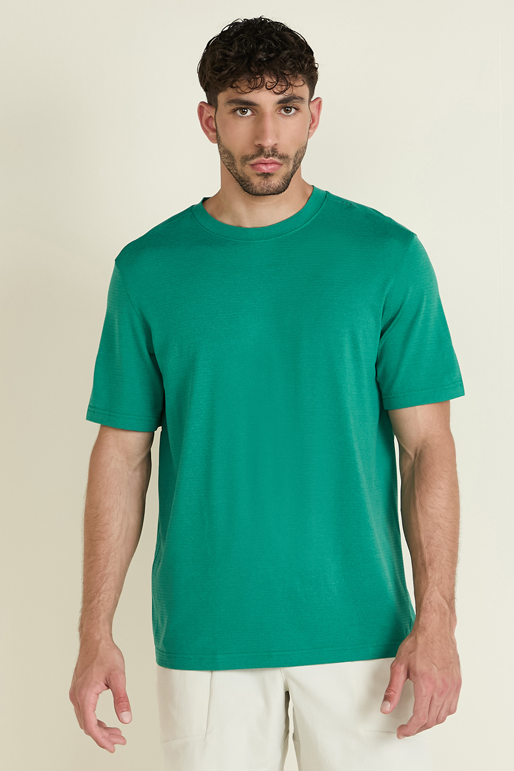 תמונת דוגמן קידמית של License to Train Relaxed Short-Sleeve Shirt