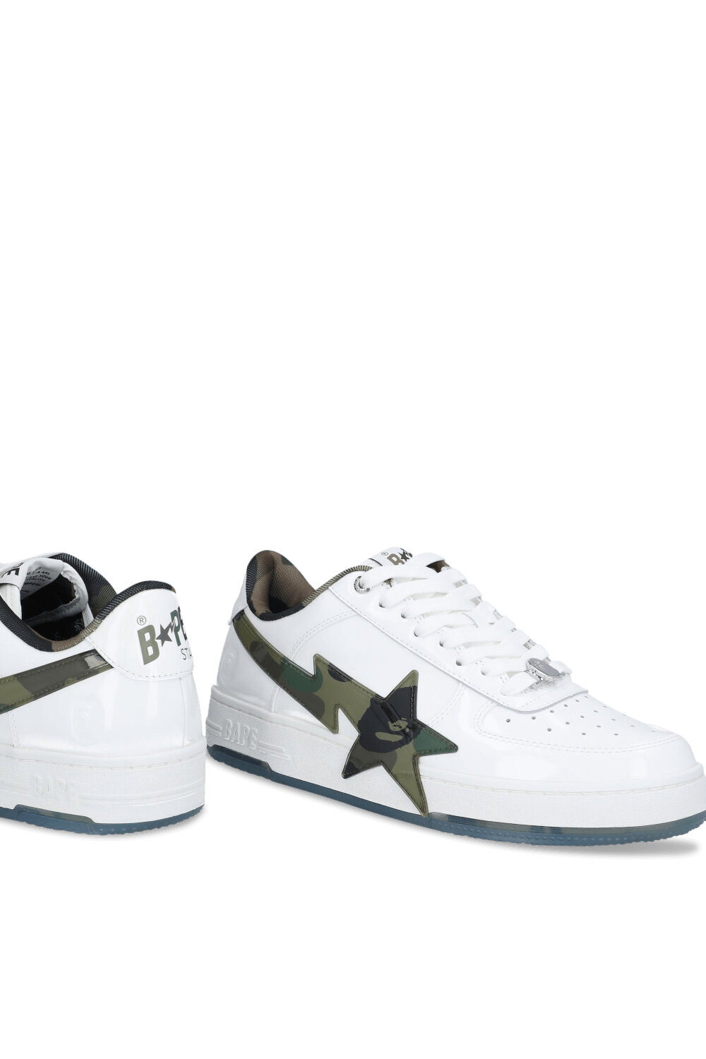 תמונת תקריב של נעלי סניקרס M2