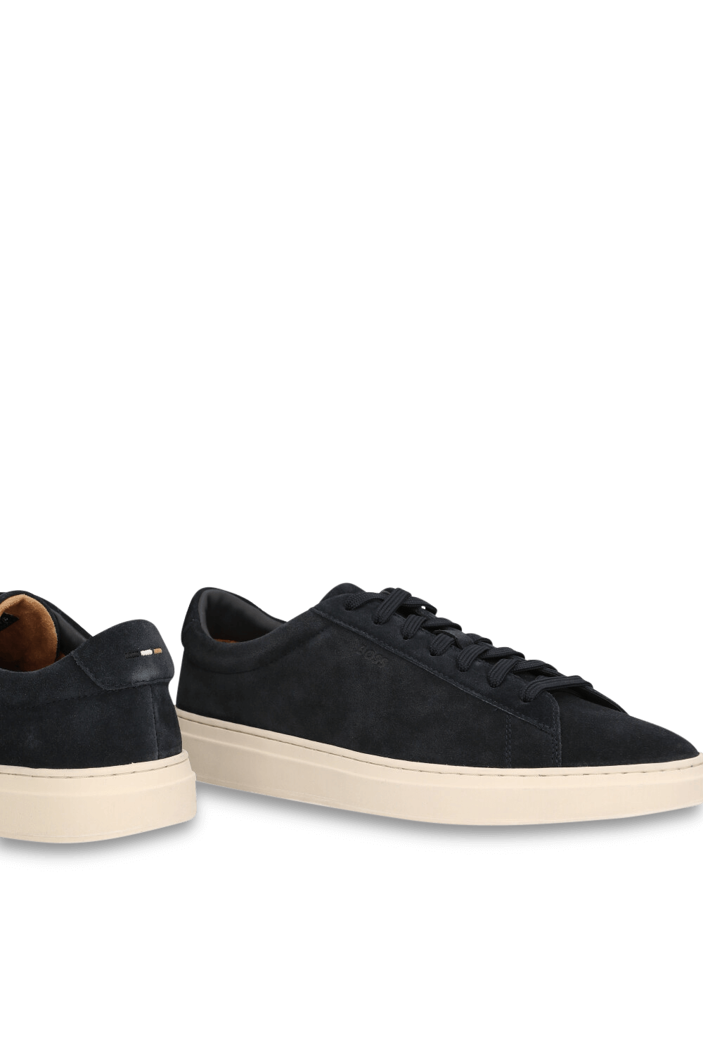 תמונת תקריב של נעלי סניקרס