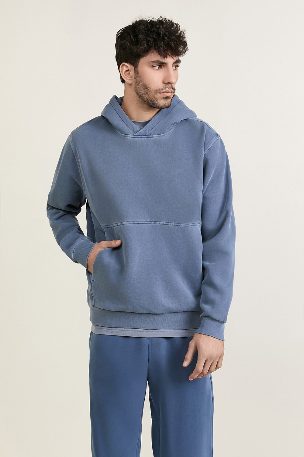 תמונת דוגמן קידמית של Steady State Pullover Hoodie Wash