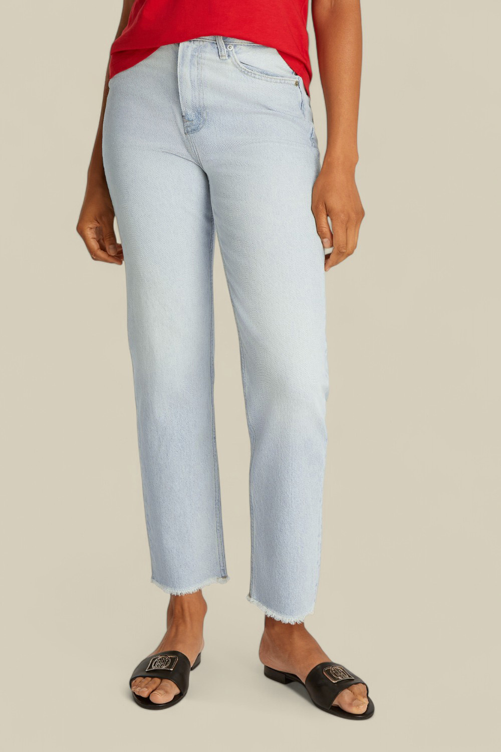 תמונת דוגמן קידמית של מכנסי ג'ינס בגזרה ישרה