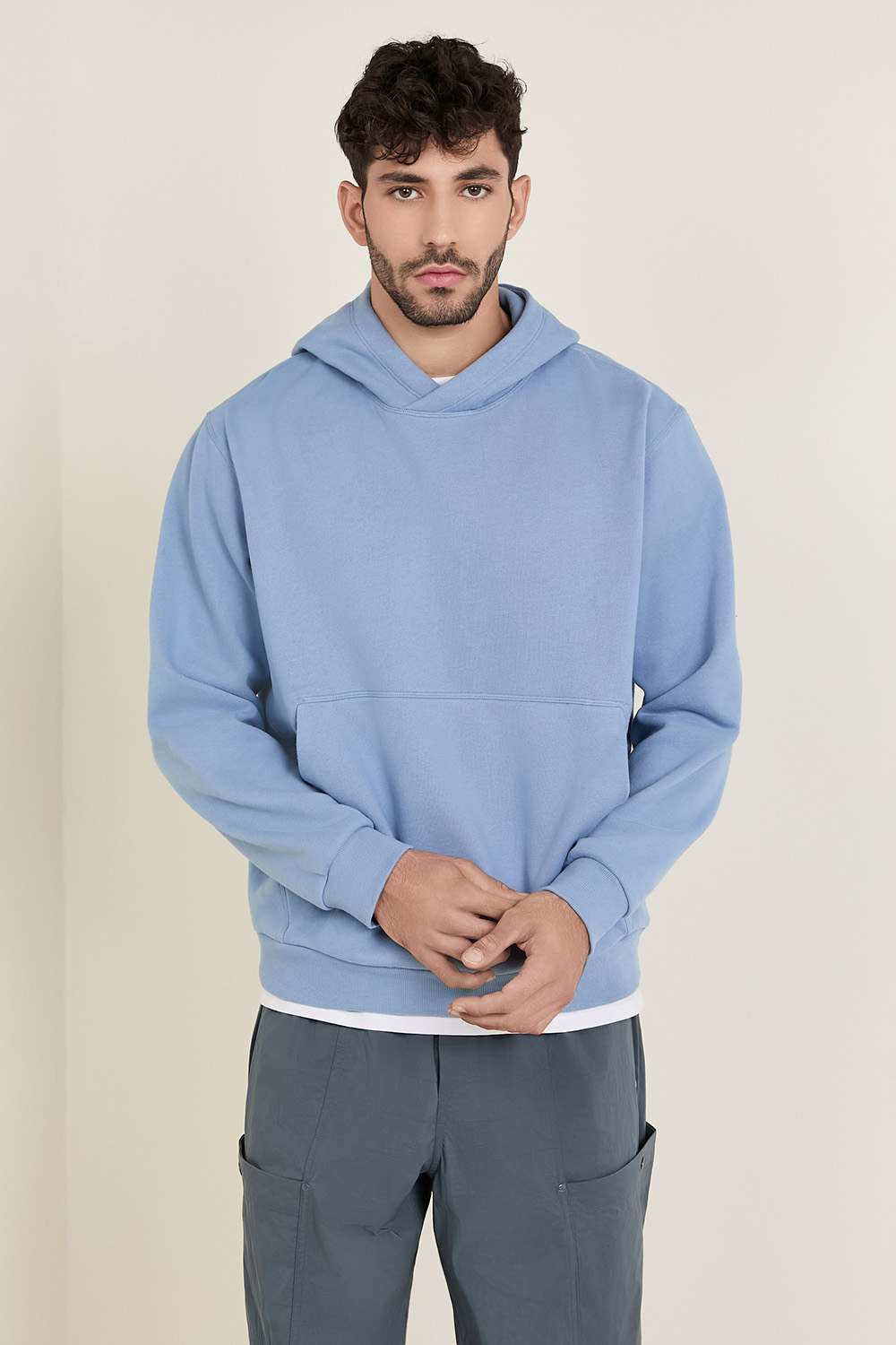 תמונת דוגמן קידמית של Steady State Pullover Hoodie