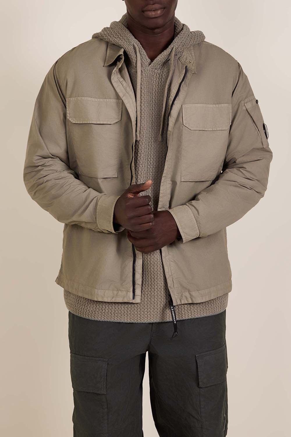 תמונת דוגמן קידמית של ז'קט אוברסייז