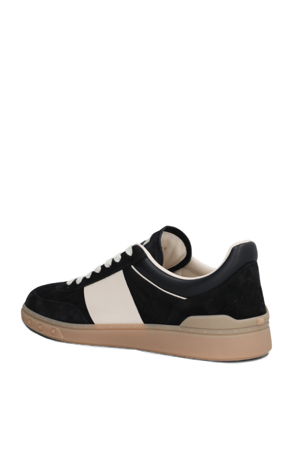 תמונה אחורית של נעלי סניקרס