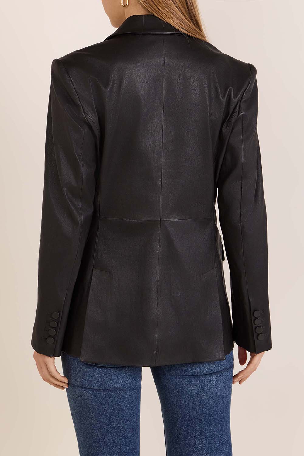 תמונת דוגמן אחורית של ז'קט עור