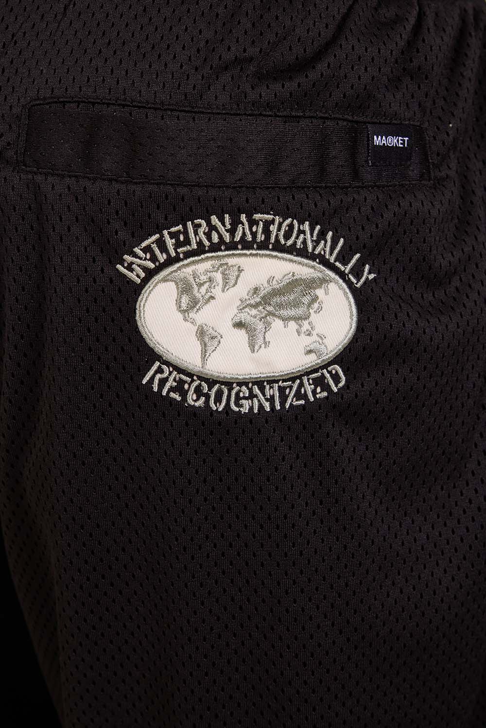 תמונת דוגמן אחורית של מכנסיים קצרים