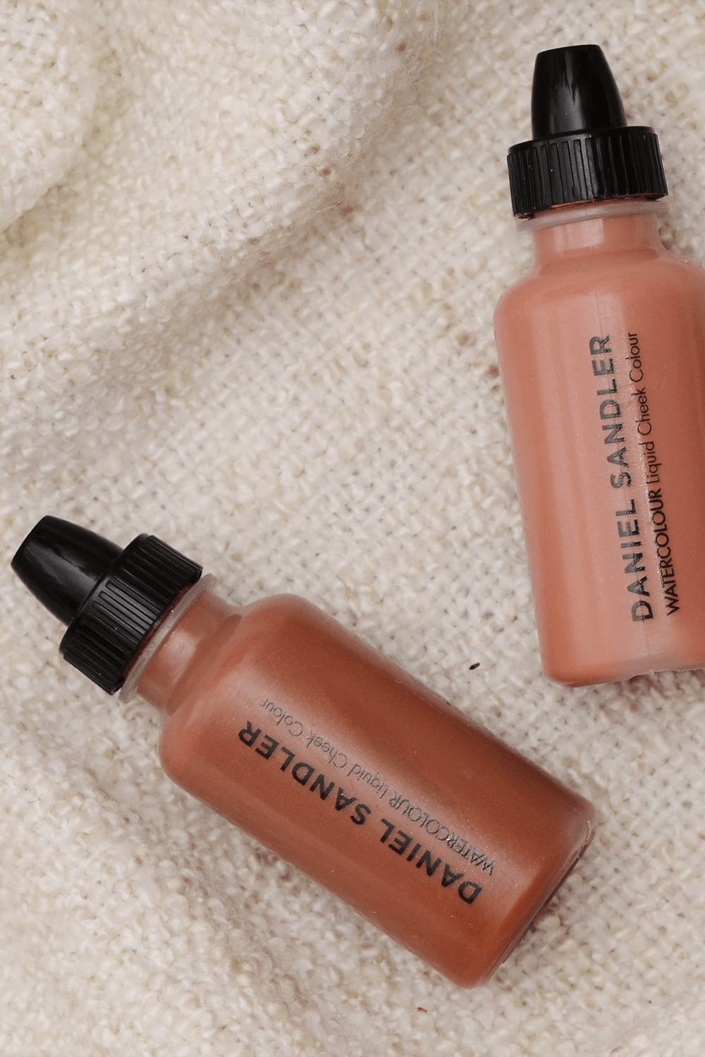 תמונת פנים של Watercolour Liquid Illuminator-Golden Glow