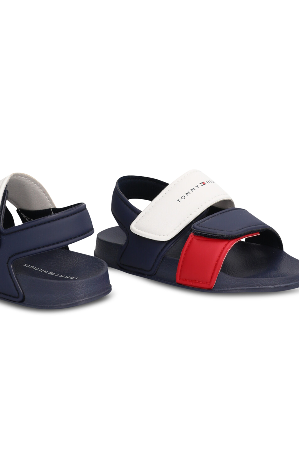 תמונת תקריב של סנדלי סלינג בק