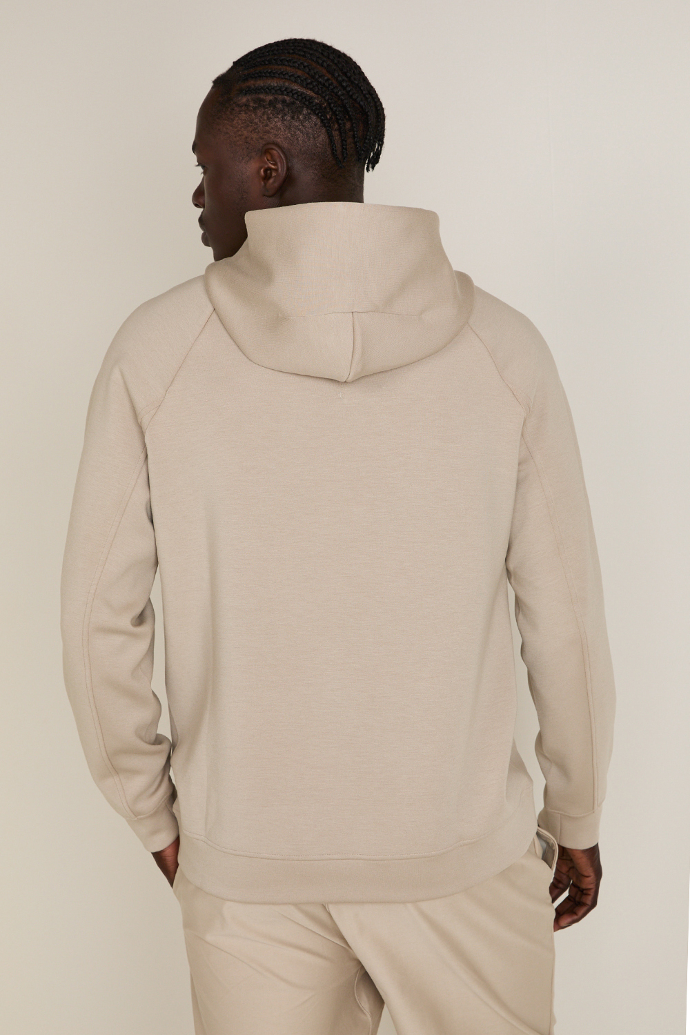 תמונת דוגמן אחורית של Smooth Spacer Classic-Fit Pullover Hoodie