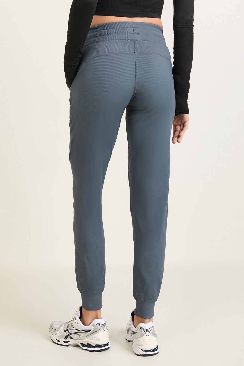 תמונת דוגמן אחורית של Dance Studio Mid-Rise Jogger