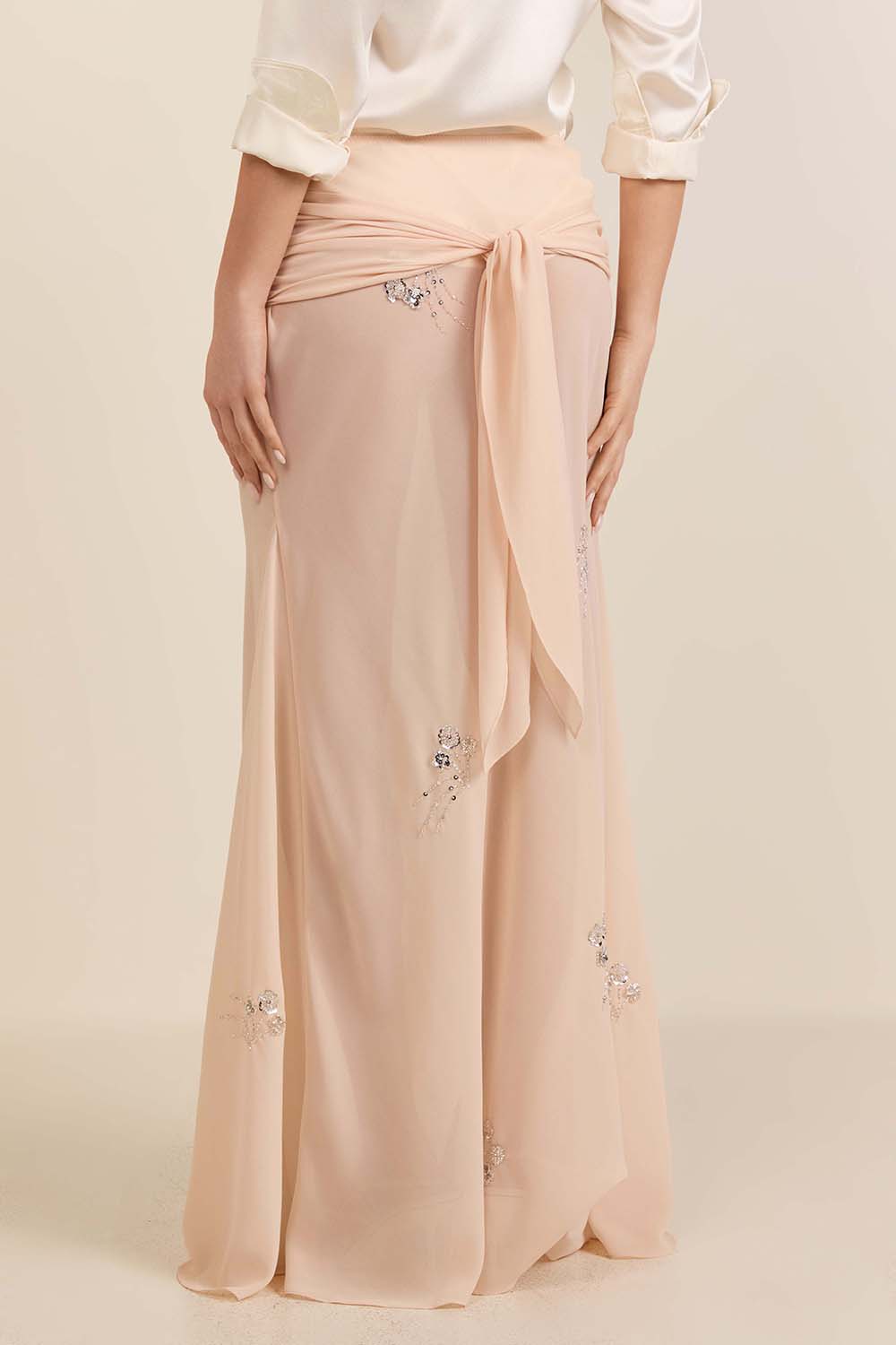 תמונת דוגמן אחורית של חצאית מקסי