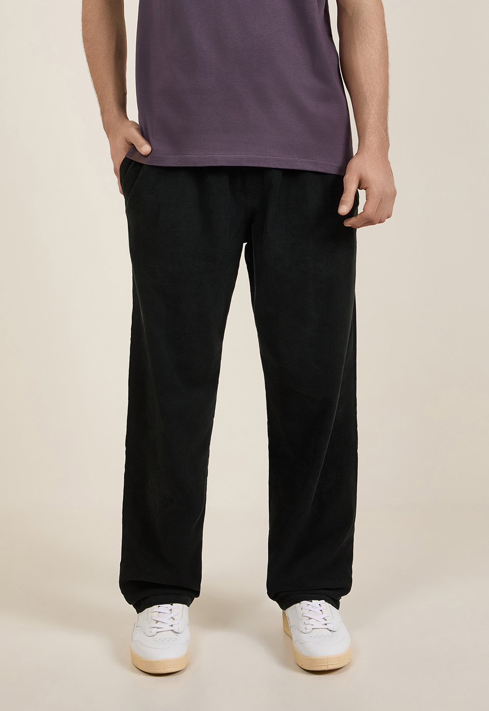 תמונת דוגמן קידמית של מכנסי קורדרוי