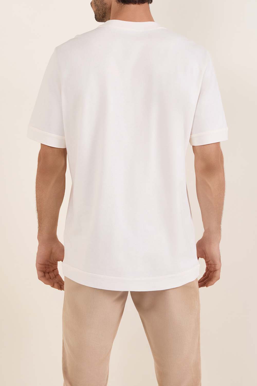 תמונת דוגמן אחורית של חולצת טי