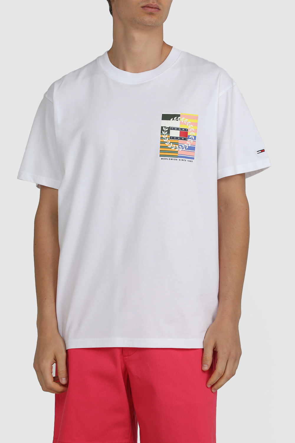 תמונת דוגמן קידמית של חולצת טי עם הדפס