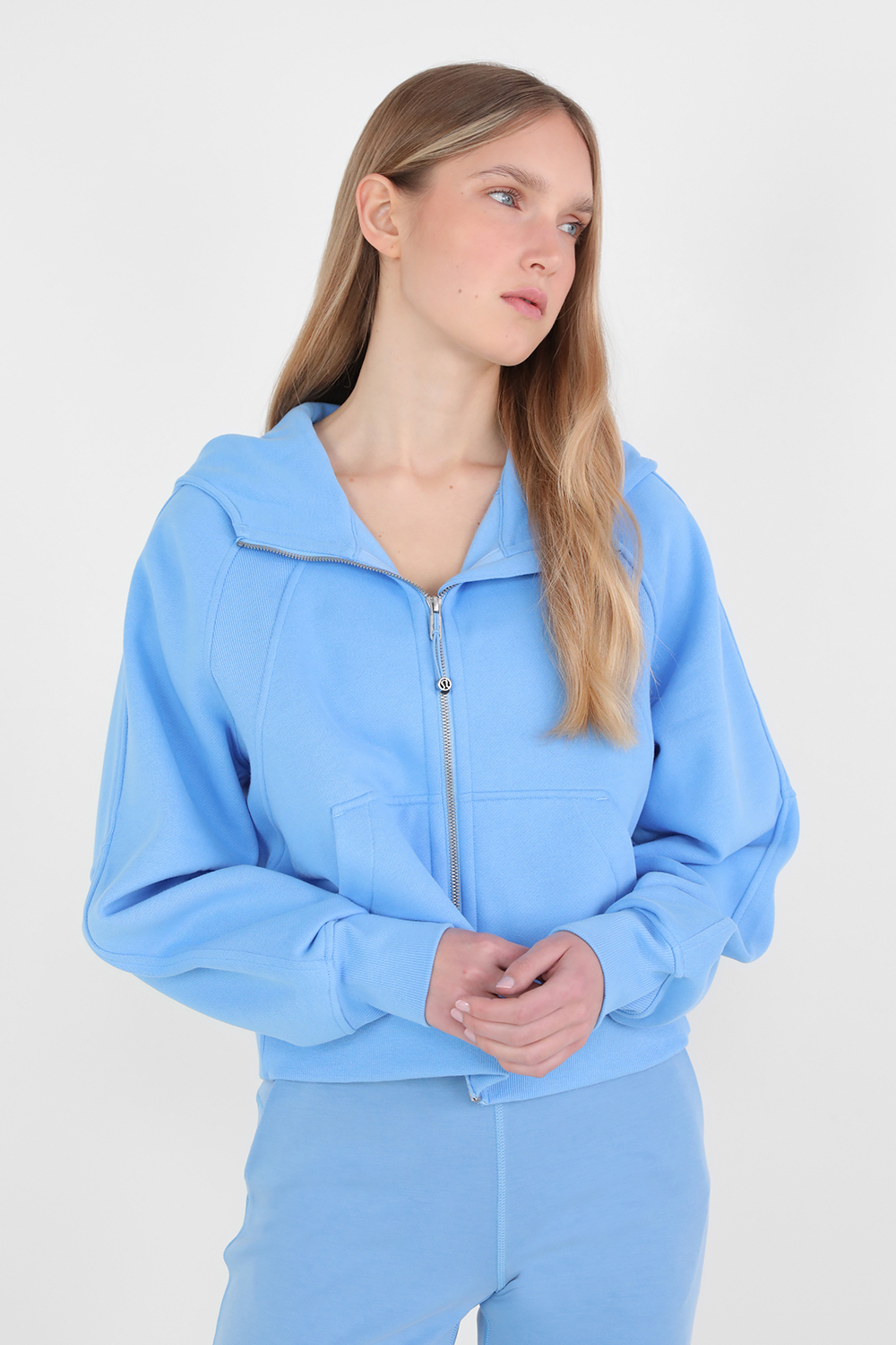 תמונת דוגמן קידמית של Scuba Oversized Full Zip