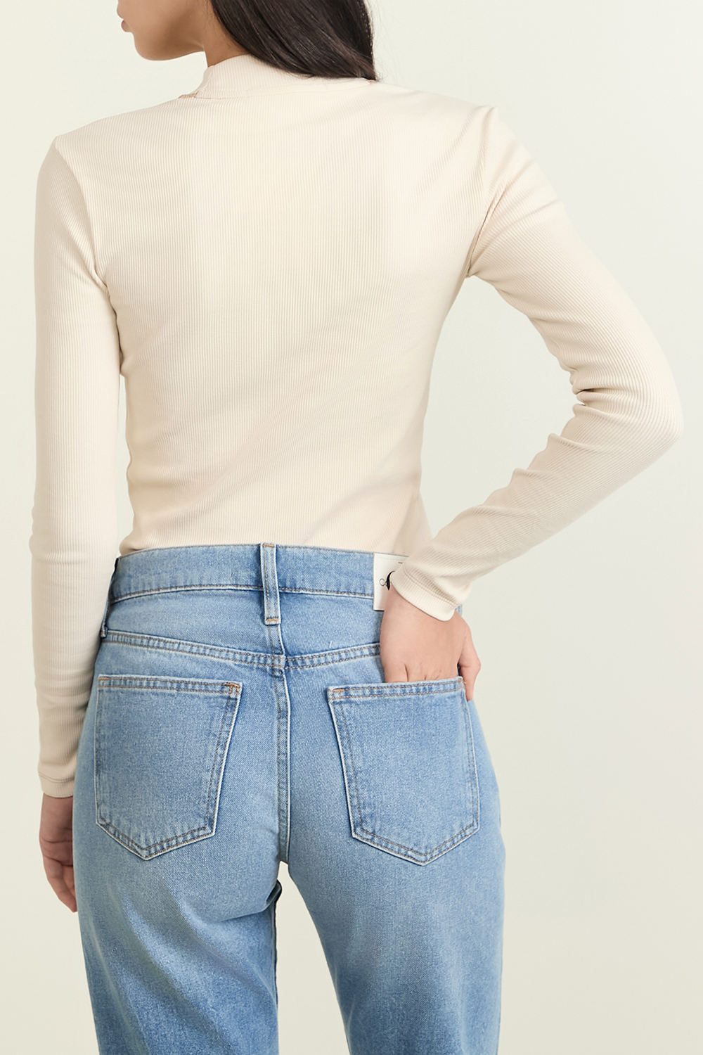 תמונת דוגמן אחורית של חולצה ארוכה ריב