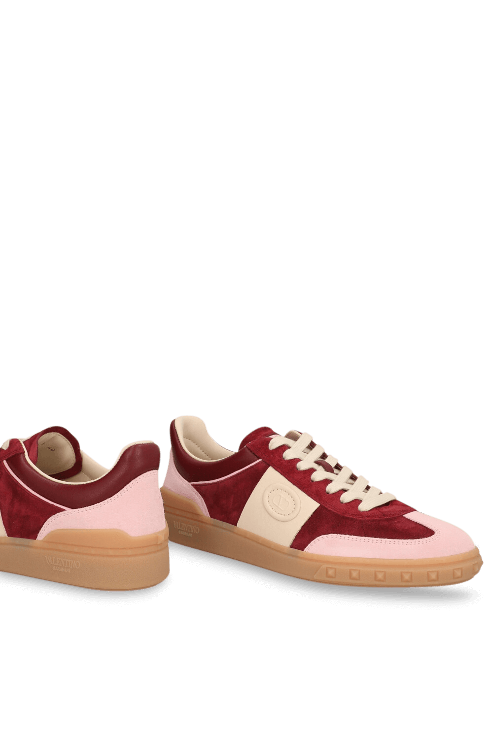 תמונת תקריב של נעלי סניקרס