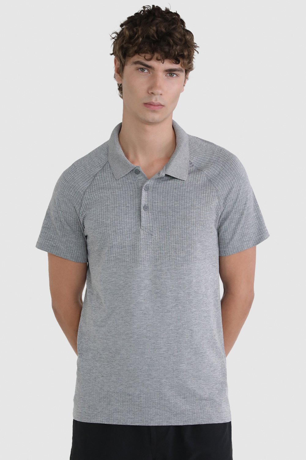 תמונת דוגמן קידמית של Metal Vent Tech Polo Shirt