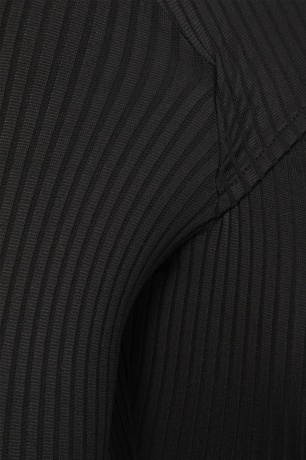 תמונה אחורית של בגד גוף נקסין בגוון שחור