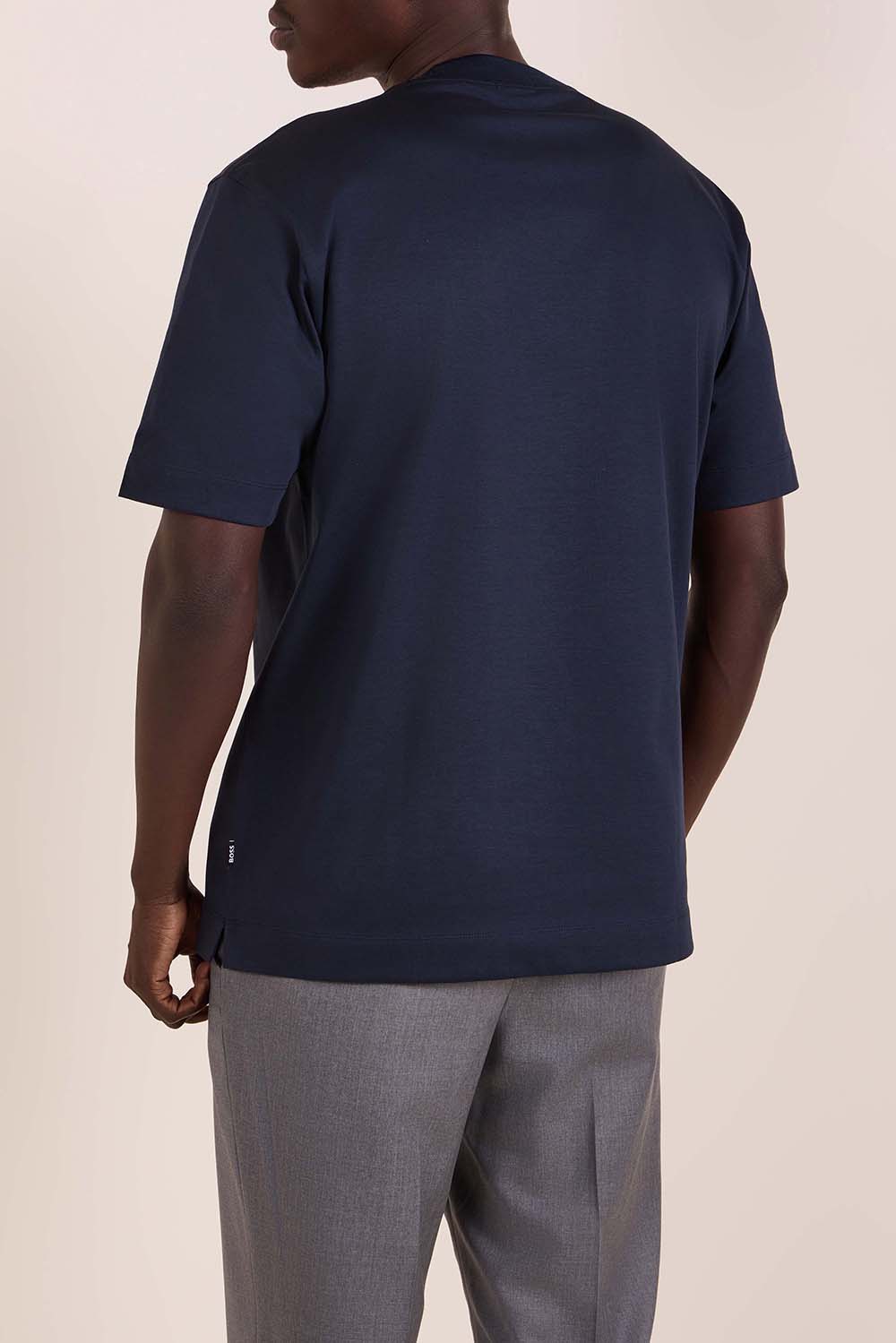 תמונת דוגמן אחורית של חולצת טי