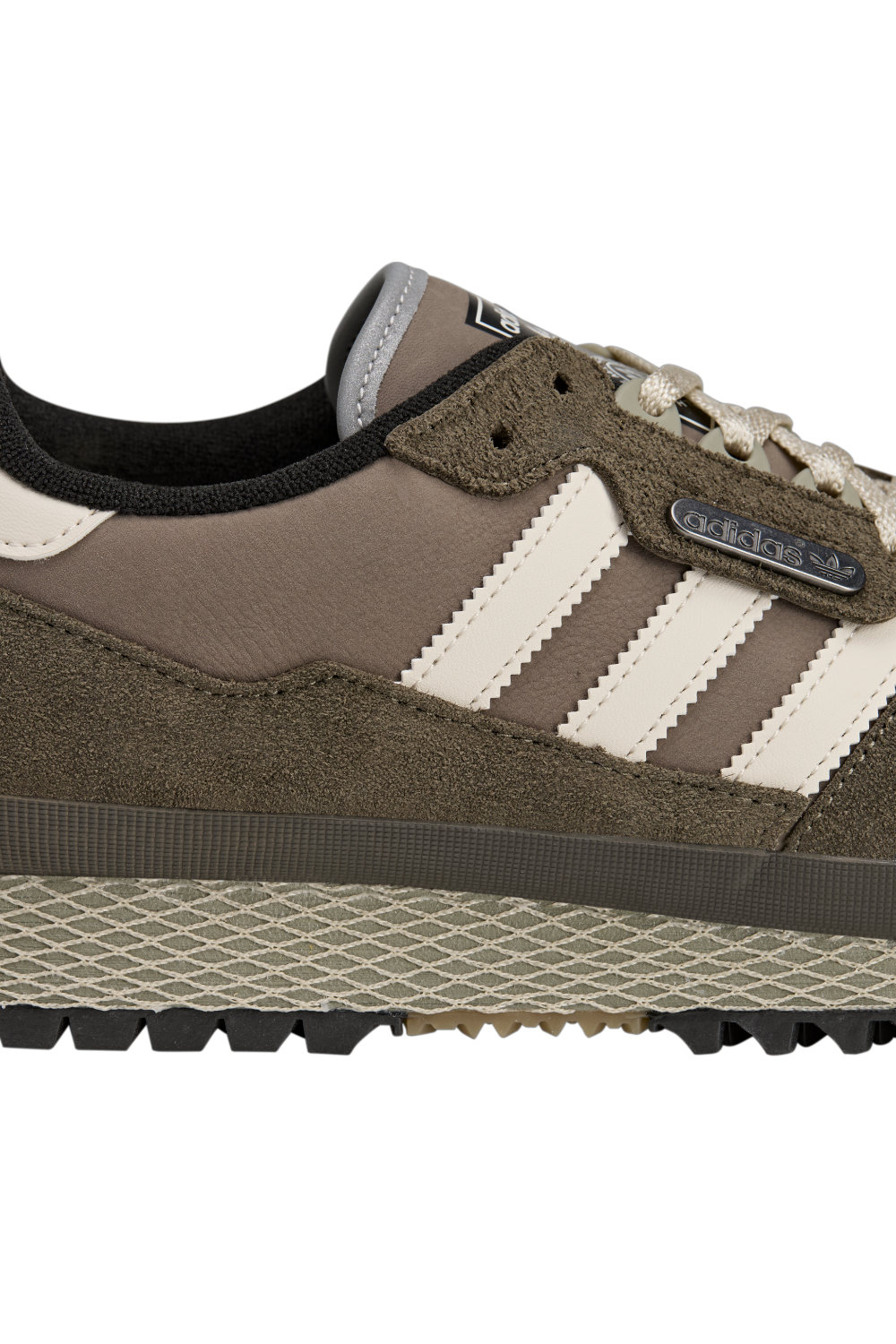 תמונת פנים של נעלי סניקרס