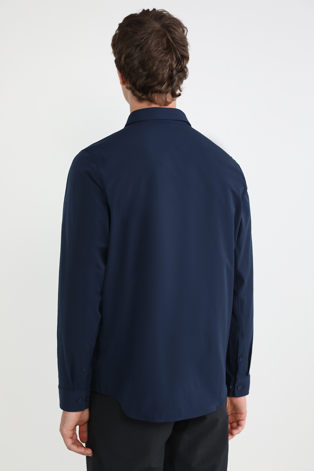 תמונת דוגמן אחורית של New Venture Classic-Fit Long-Sleeve Shirt