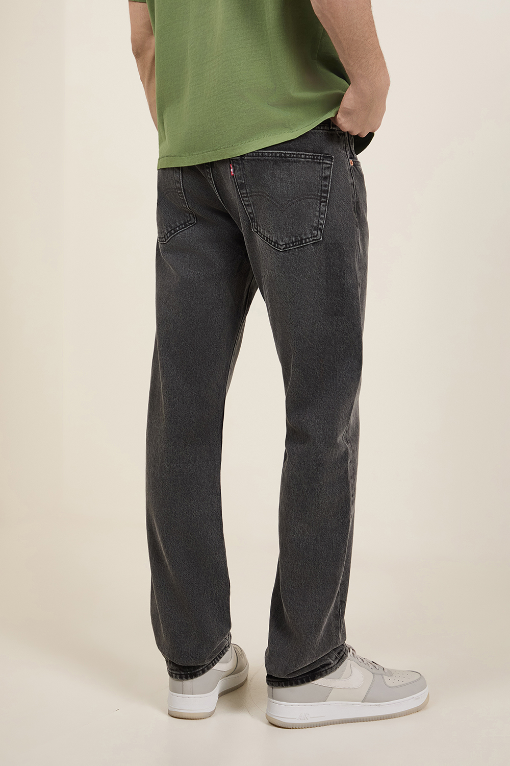 תמונת דוגמן אחורית של מכנסי ג'ינס 501 בגזרה ישרה