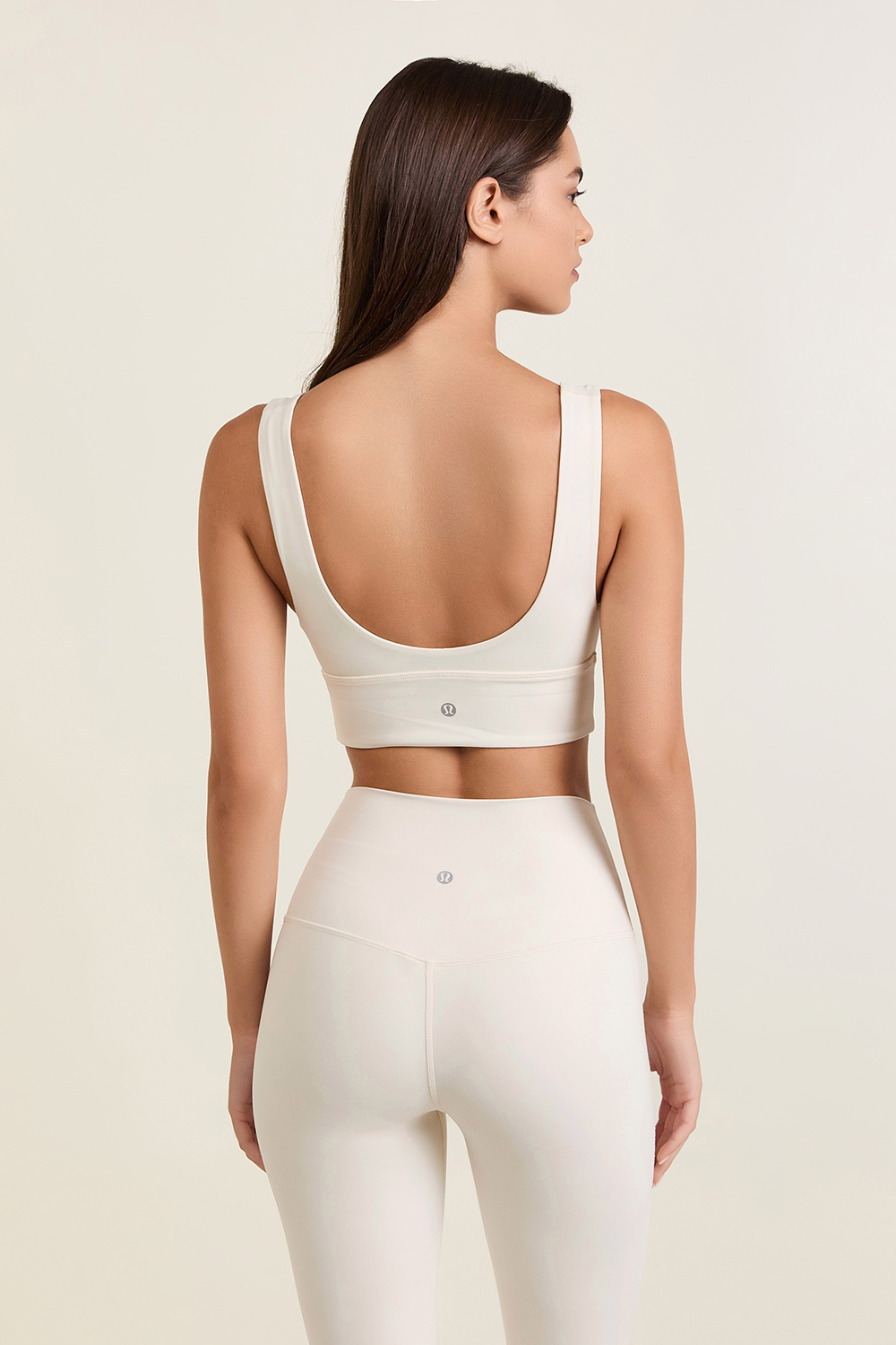 תמונת דוגמן אחורית של Align V Neck Bra A/B Cup