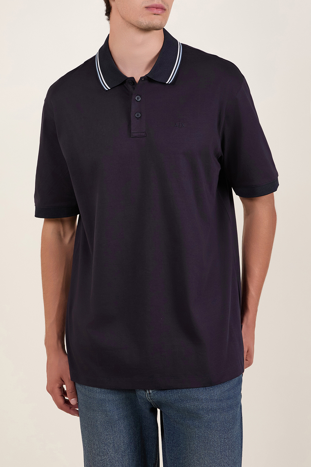 תמונת דוגמן קידמית של חולצת פולו