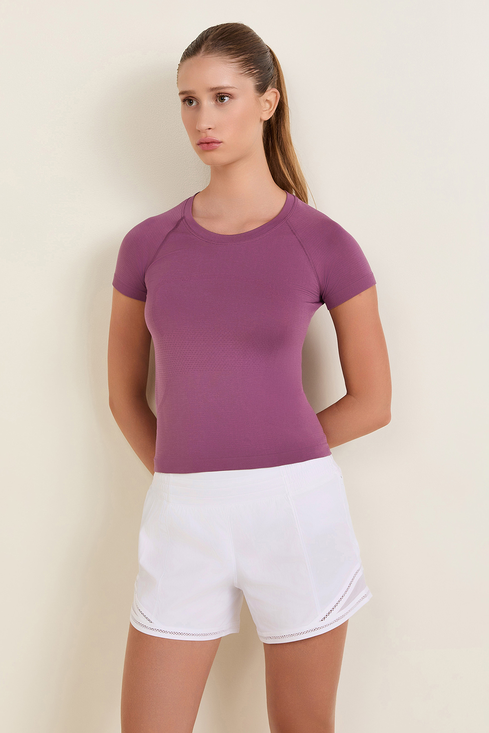 תמונת דוגמן קידמית של Swiftly Tech Short Sleeve Shirt 2.0 Race