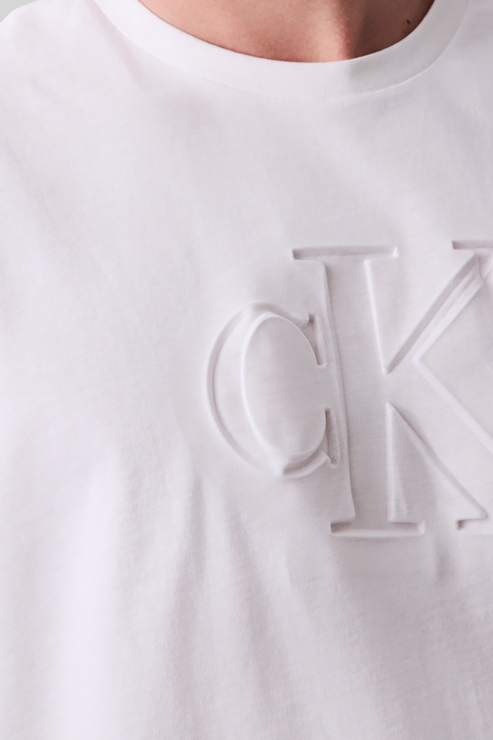 תמונת תקריב דוגמן של חולצת טי