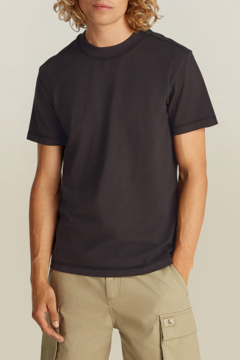 תמונת דוגמן קידמית של חולצת טי