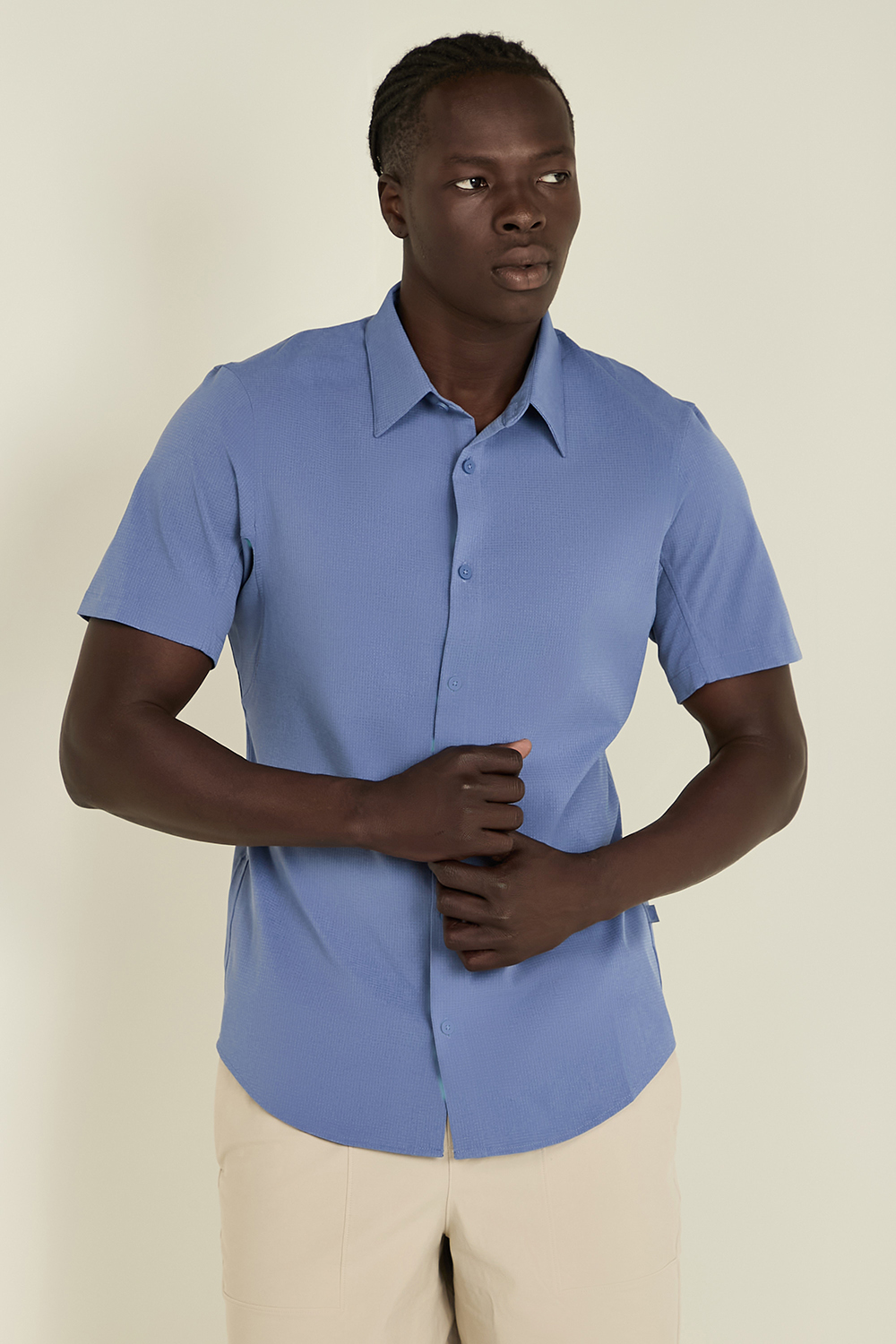 תמונת דוגמן קידמית של Airing Easy Short Sleeve Shirt