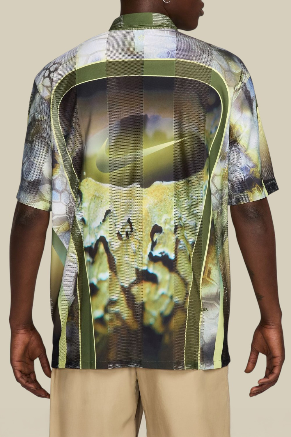 תמונת דוגמן אחורית של נייקי X סטוסי חולצת כפתורים רשת