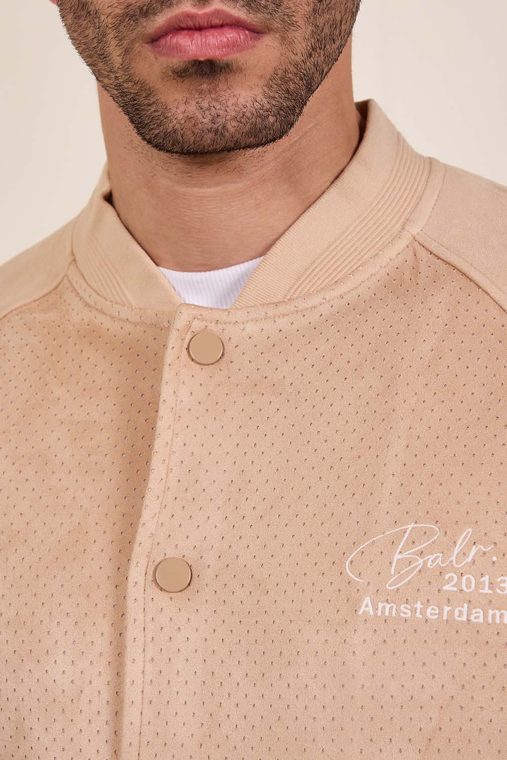 תמונת תקריב דוגמן של ז'קט