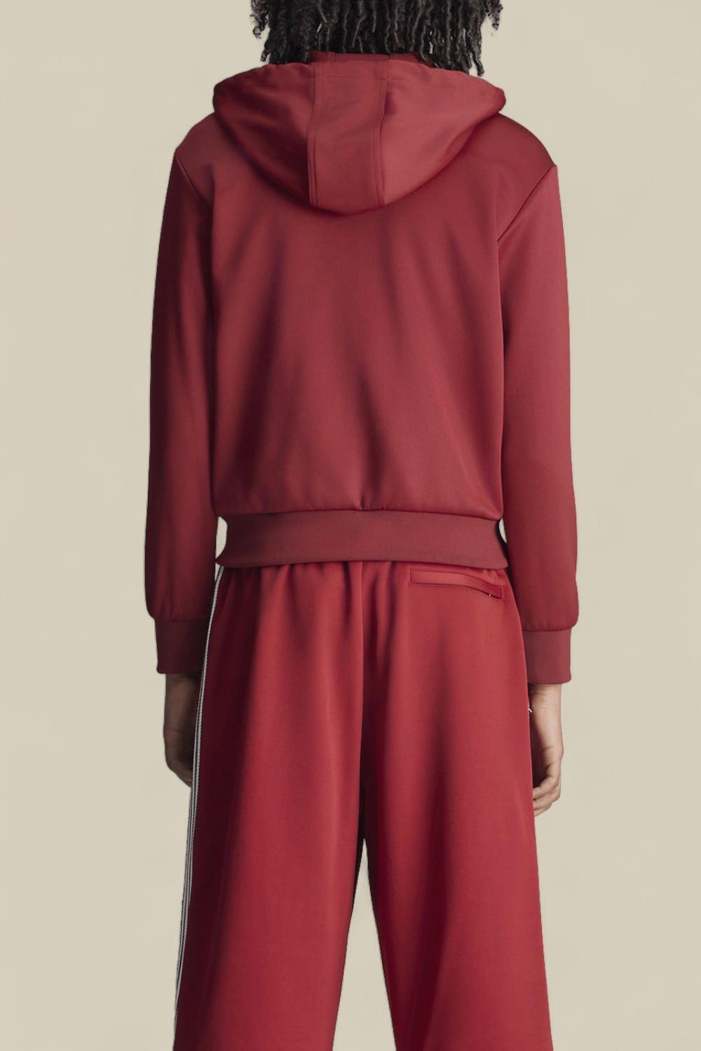 תמונת דוגמן אחורית של אדידס X וולס בונר סווטשירט קפוצ'ון