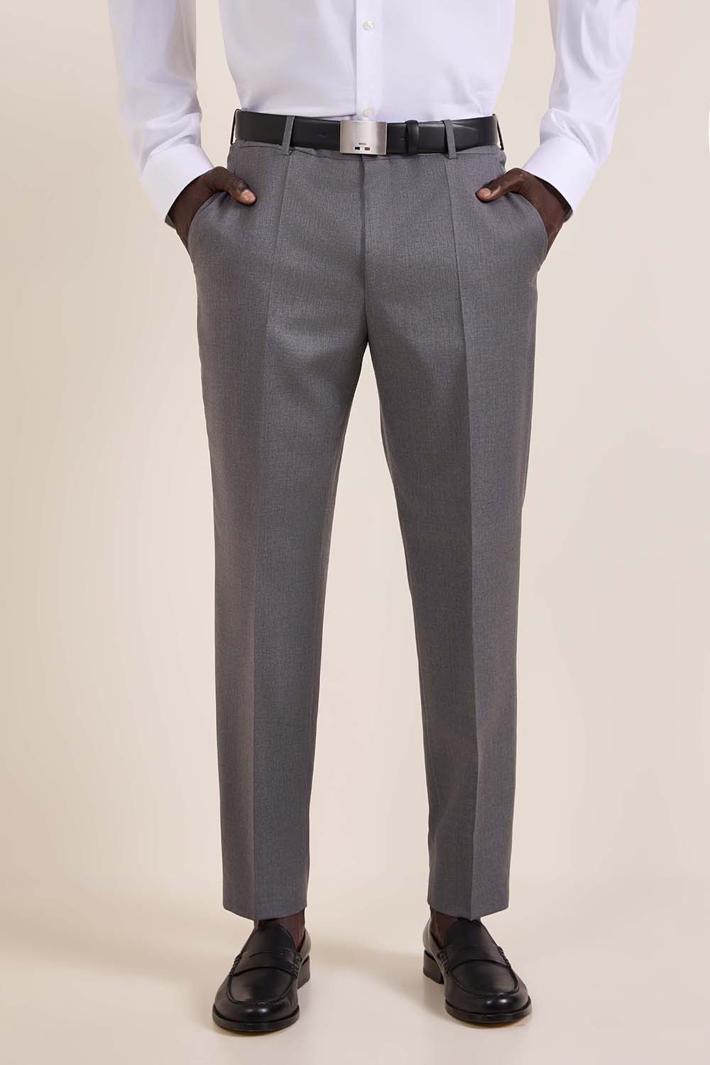 תמונת דוגמן קידמית של מכנסיים מחויטים