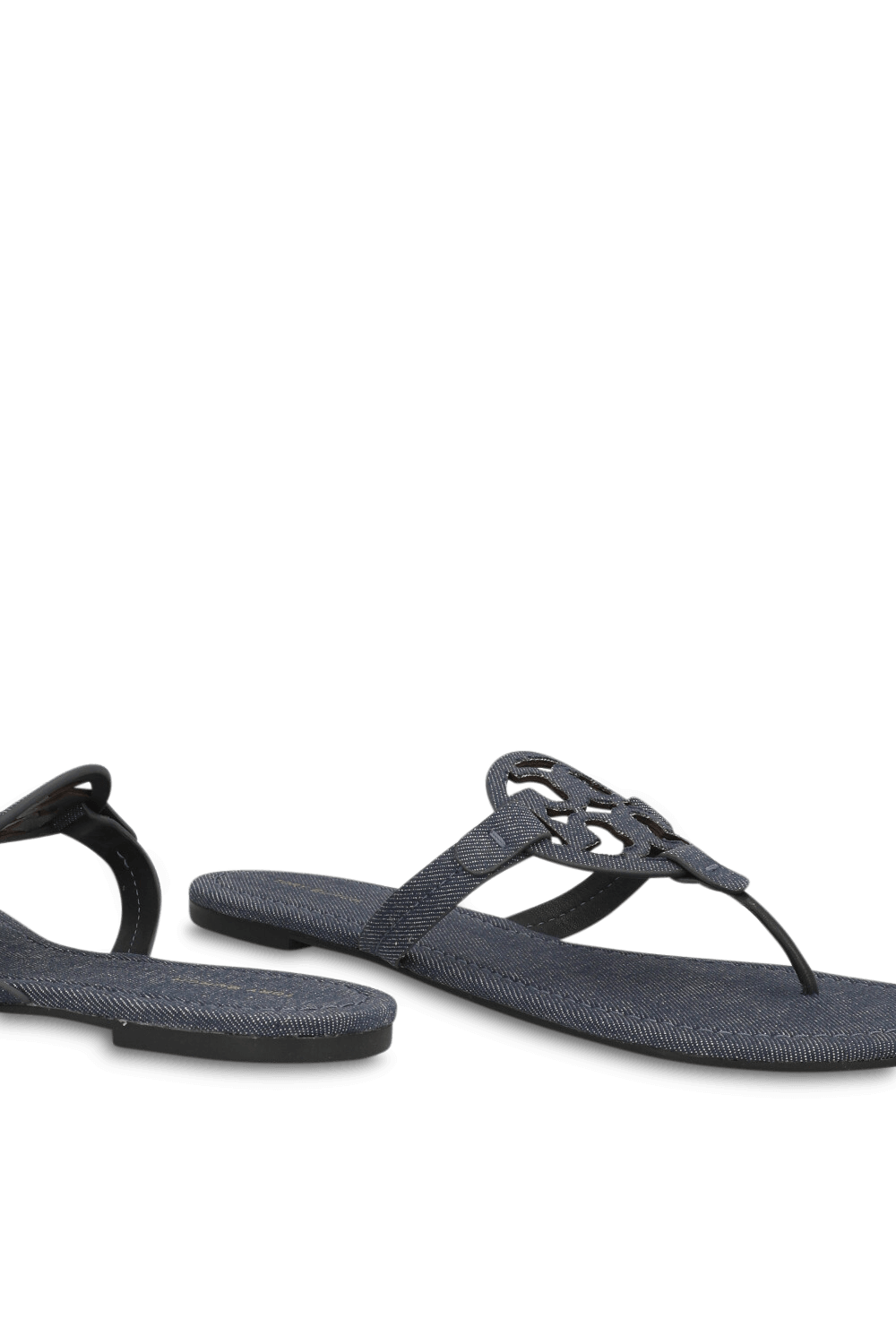 תמונת תקריב של כפכפי אצבע מילר ג'ינס