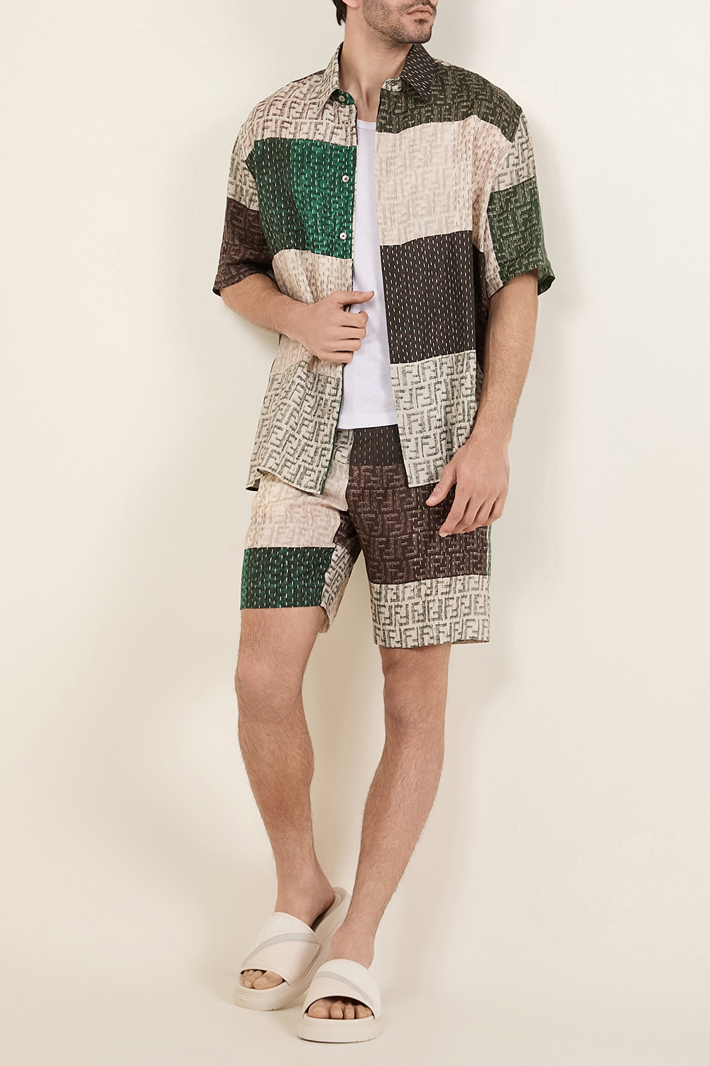 תמונת דוגמן קידמית של כפכפי סליידס