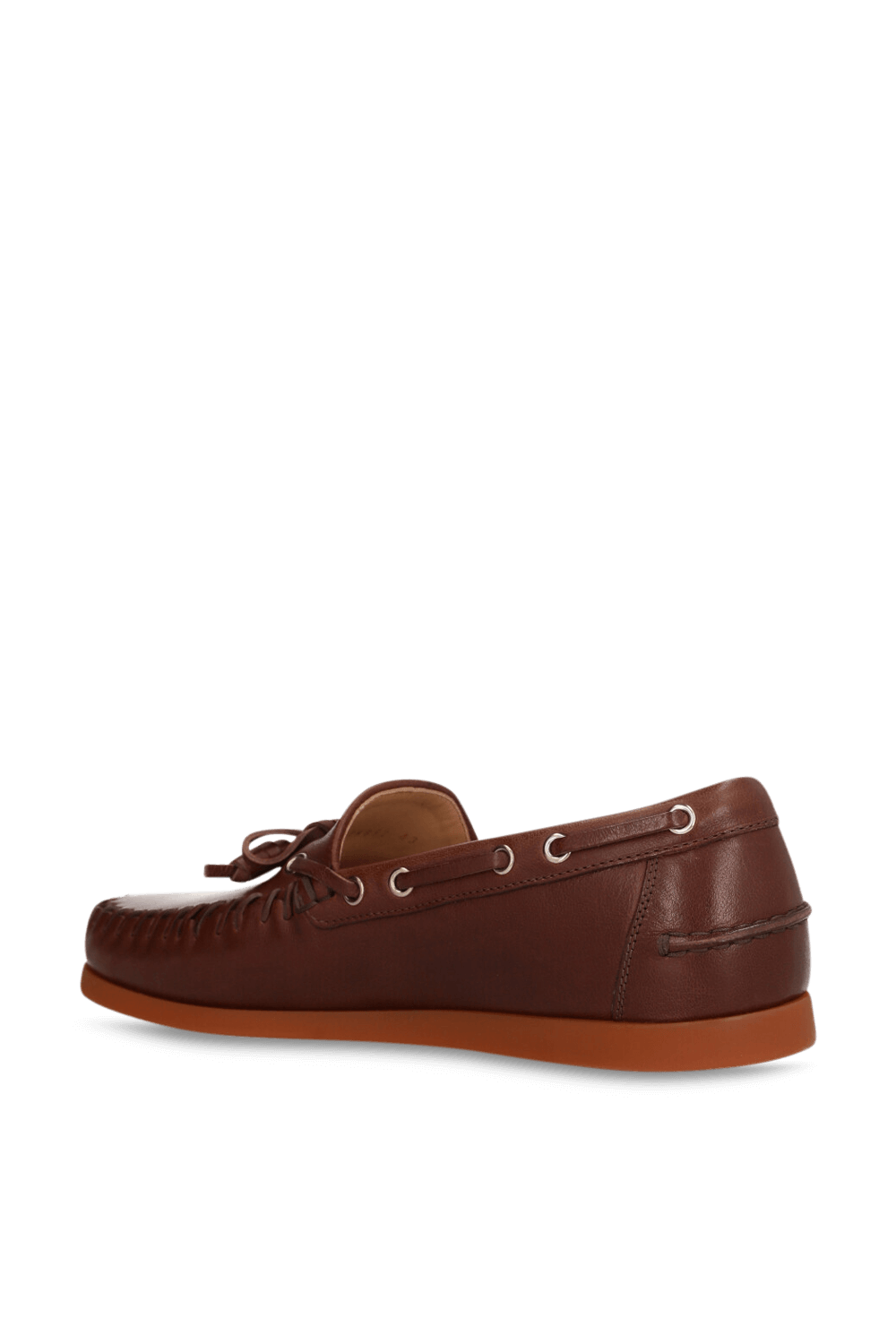 תמונה אחורית של נעלי מוקסינים