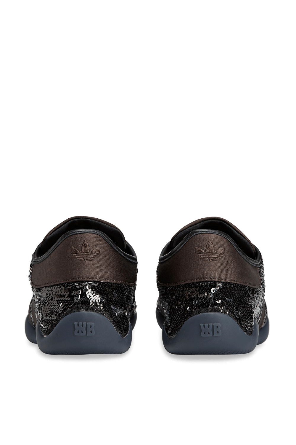 תמונת תקריב של אדידס X וולס בונר נעלי סניקרס פייאטים