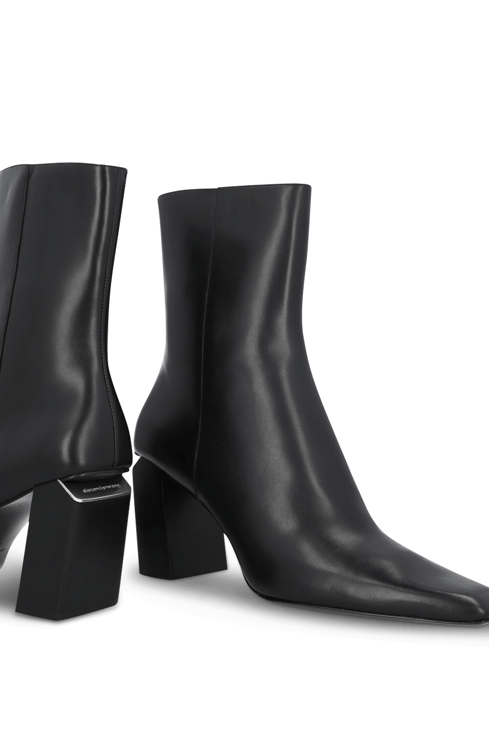 תמונת תקריב של מגפוני עקב 8.5 סמ